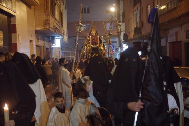 Salida procesional del grupo parroquial de la Dulce Resignación, desde la iglesia de la Trinidad