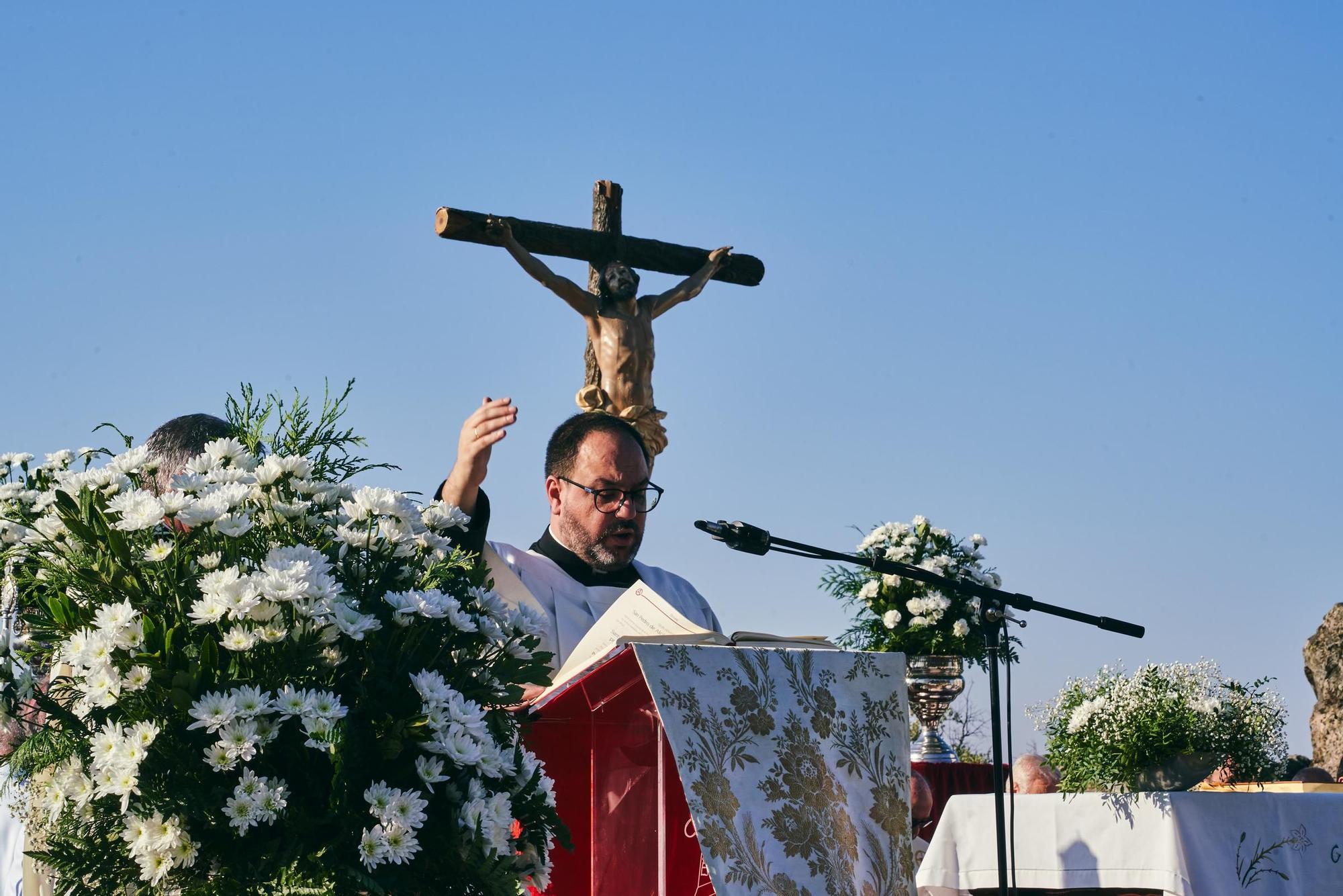 La patrona de Cáceres abre su Año Jubilar con cientos de devotos en el santuario