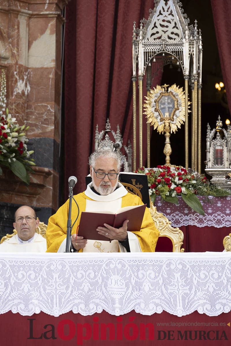 Fiestas de Caravaca | Imposición de cruces a los nuevos hermanos cofrades de la Vera Cruz