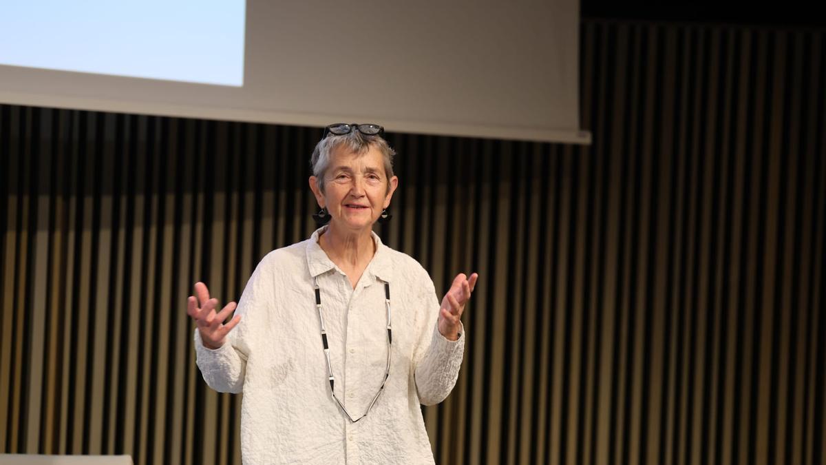La ex directora de la Tate, Frances Morris, en las V Jornadas de Arte y Sostenibilidad de la Fundació Macba.