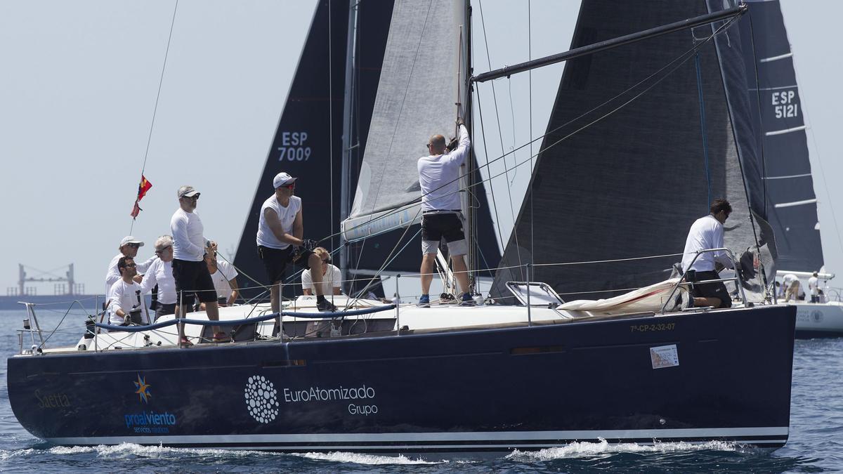 La tripulación del ‘Grupo Euroatomizado’, del armador Javier Maestre, del Real Club Náutico de Castellón, fue la mejor durante sábado y domingo y ganó la XXV Regata Costa Azahar.