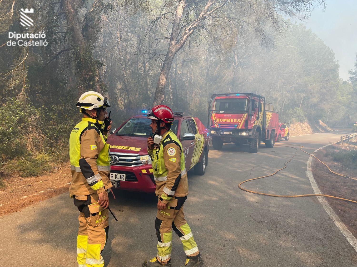 Lucha contra el incendio en el pantano de Sitjar, en Onda