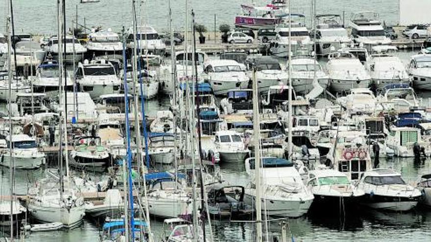 Embarcaciones en el puerto deportivo de Santa Eulària.