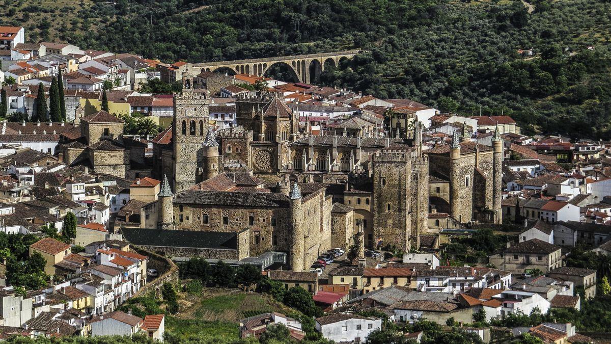 Real Monasterio de Guadalupe recibe durante estas jornadas festivas cientos de visitas.