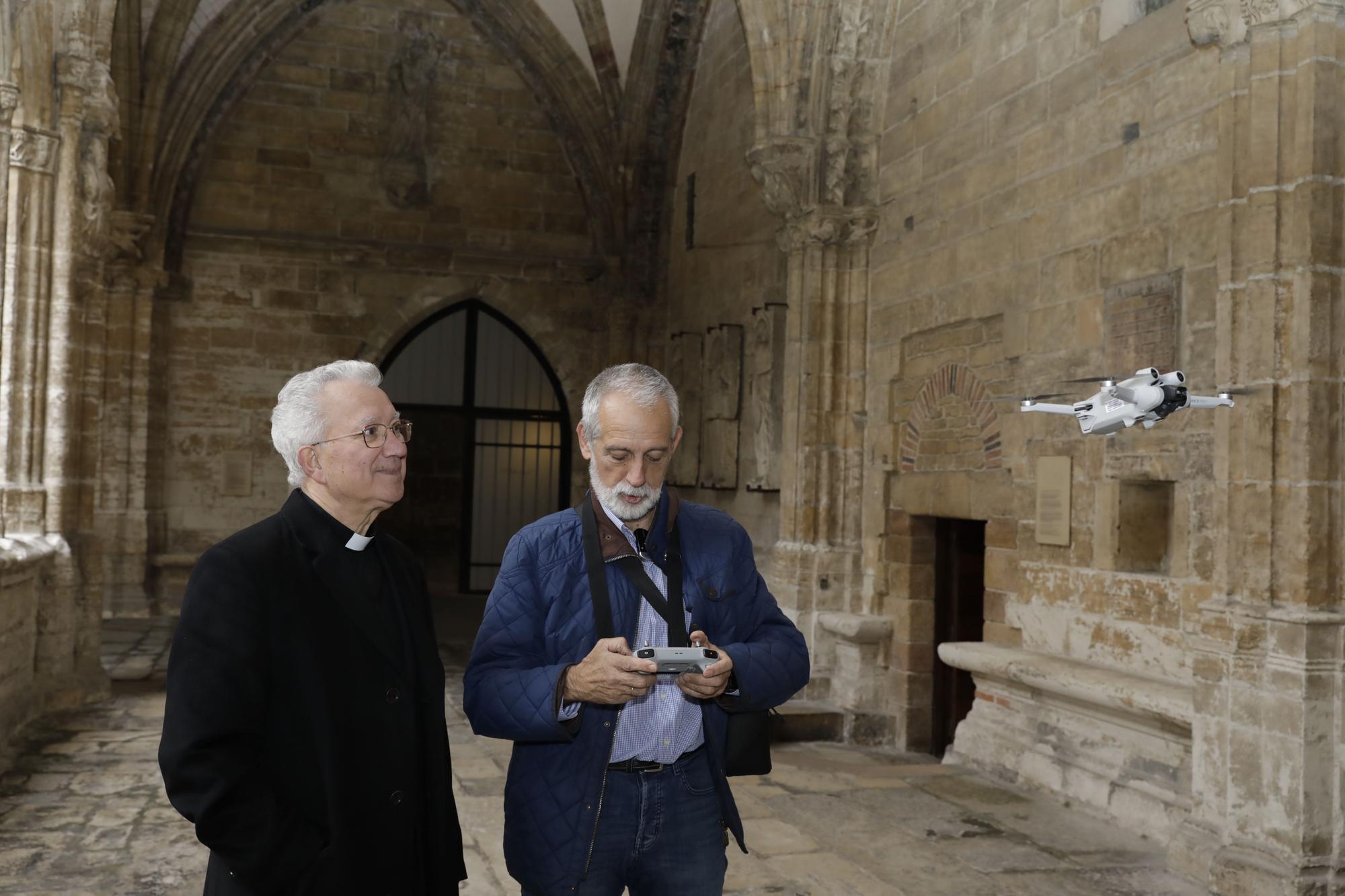 Drones volando en la Catedral de Oviedo: Iñaki Terán graba vídeos inéditos en el templo