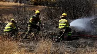 Vídeo | Los equipos de extinción continúan trabajando en el incendio de las Cinco Villas