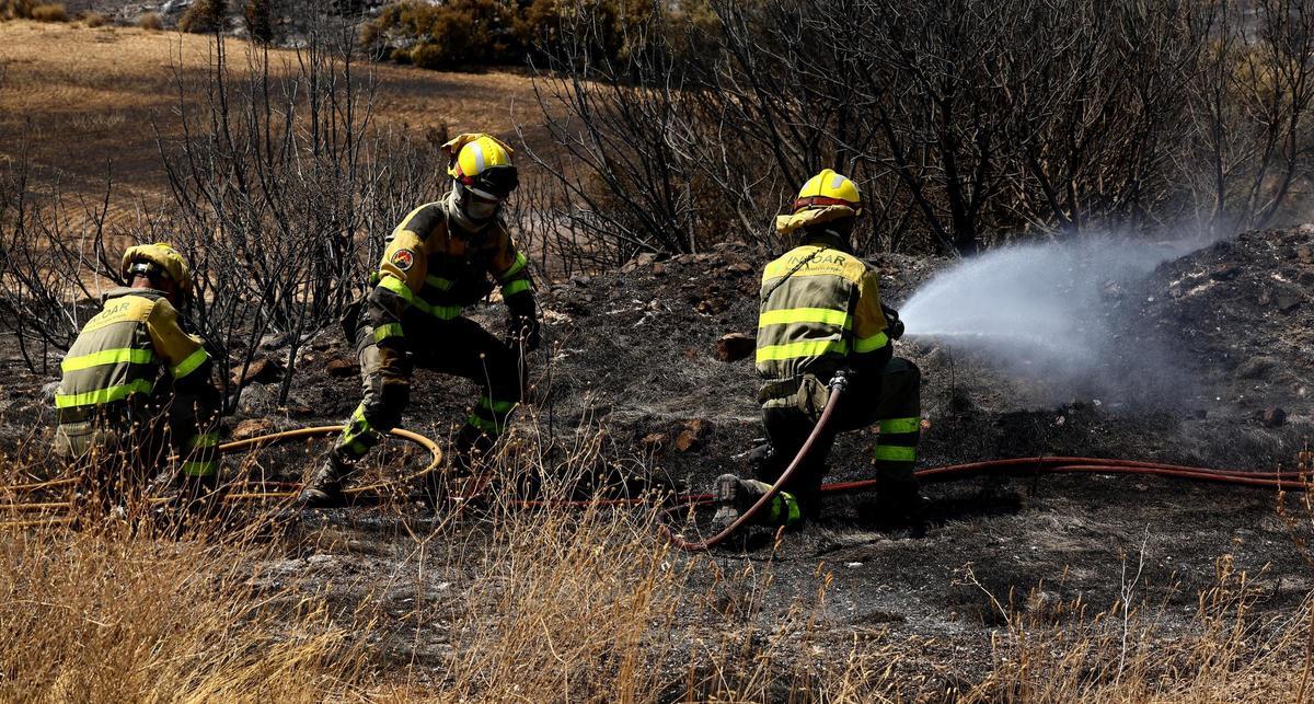 En imágenes | Así trabaja el operativo de extinción en el quinto día de incendio en las Cinco Villas