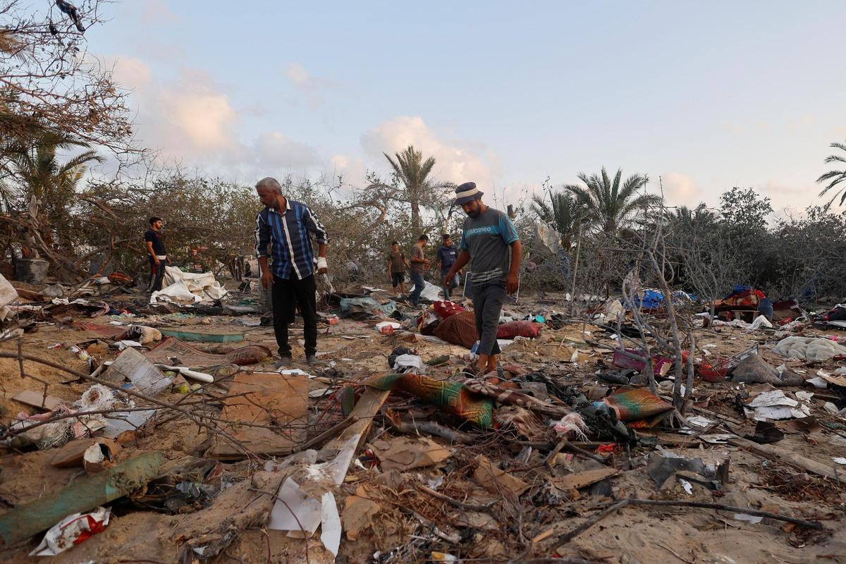 Decenas de muertos en un ataque israelí en una zona humanitaria cerca de Khan Younis