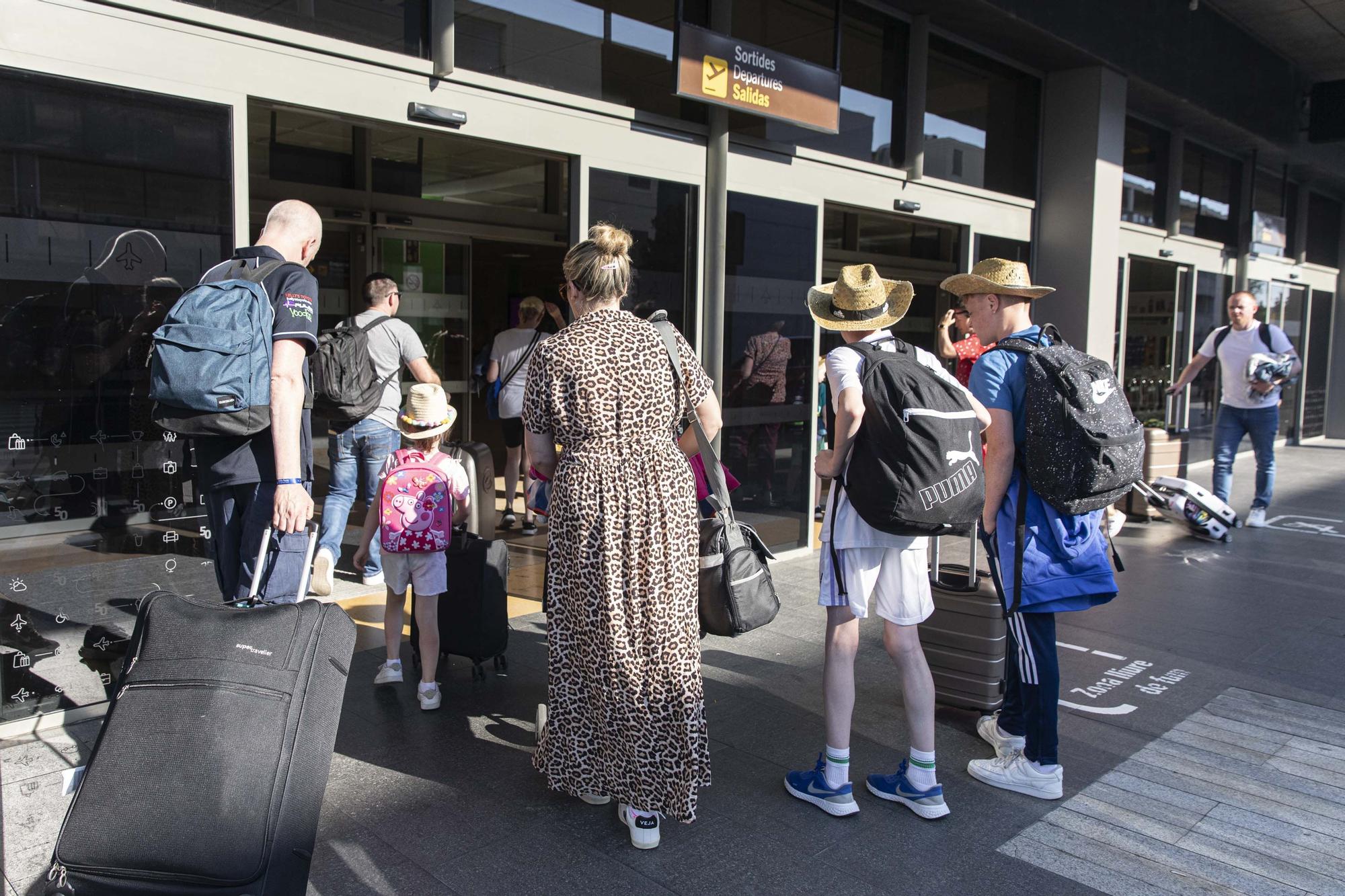 La nova jornada de vaga dels tripulants de Ryanair provoca el retard de tres vols a l'aeroport de Girona