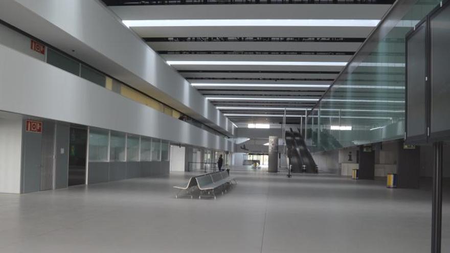 Instalaciones del aeropuerto de Corvera, acabadas desde enero de 2012.