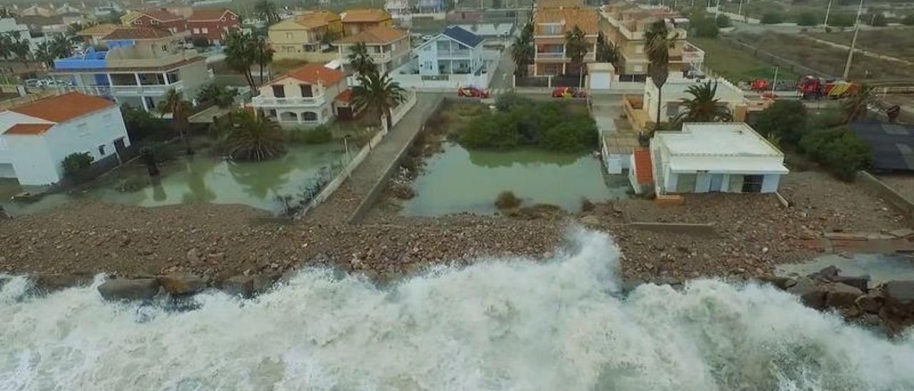 La platja de Moncofa i espais de gran valor mediambiental, com la marjal d’Almenara, són dels més afectats.