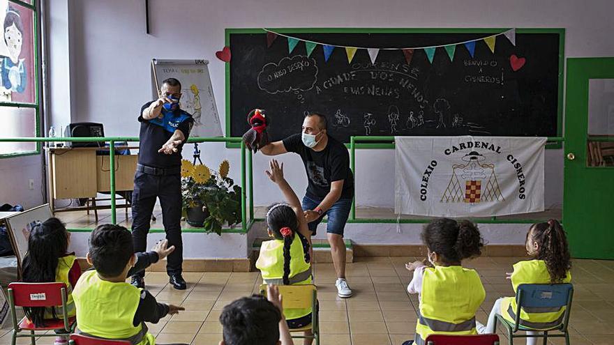 Alumnos de Infantil, aprendiendo de seguridad vial.   | // BRAIS LORENZO