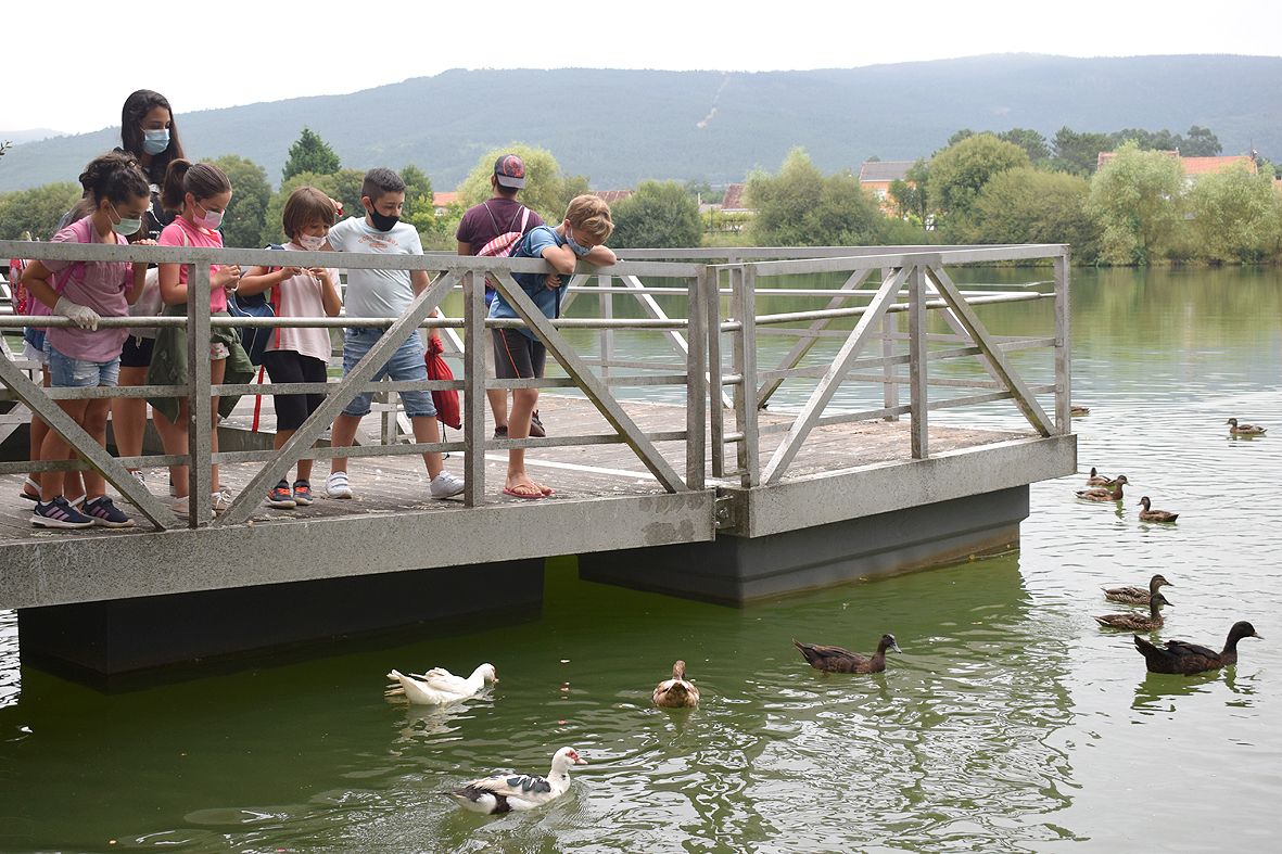 Niños de Valga de visita en Mina Mercedes, el pasado verano.