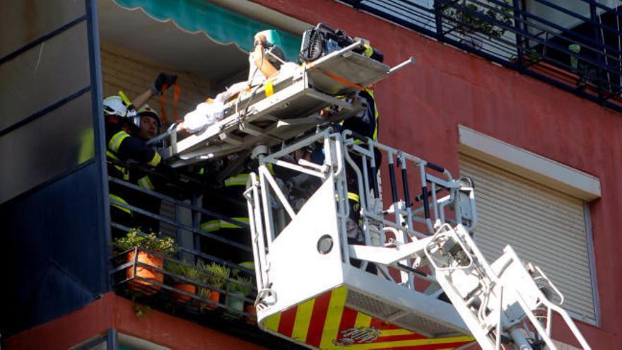 Un niño fallece al clavarse los cristales de una puerta en su casa de València