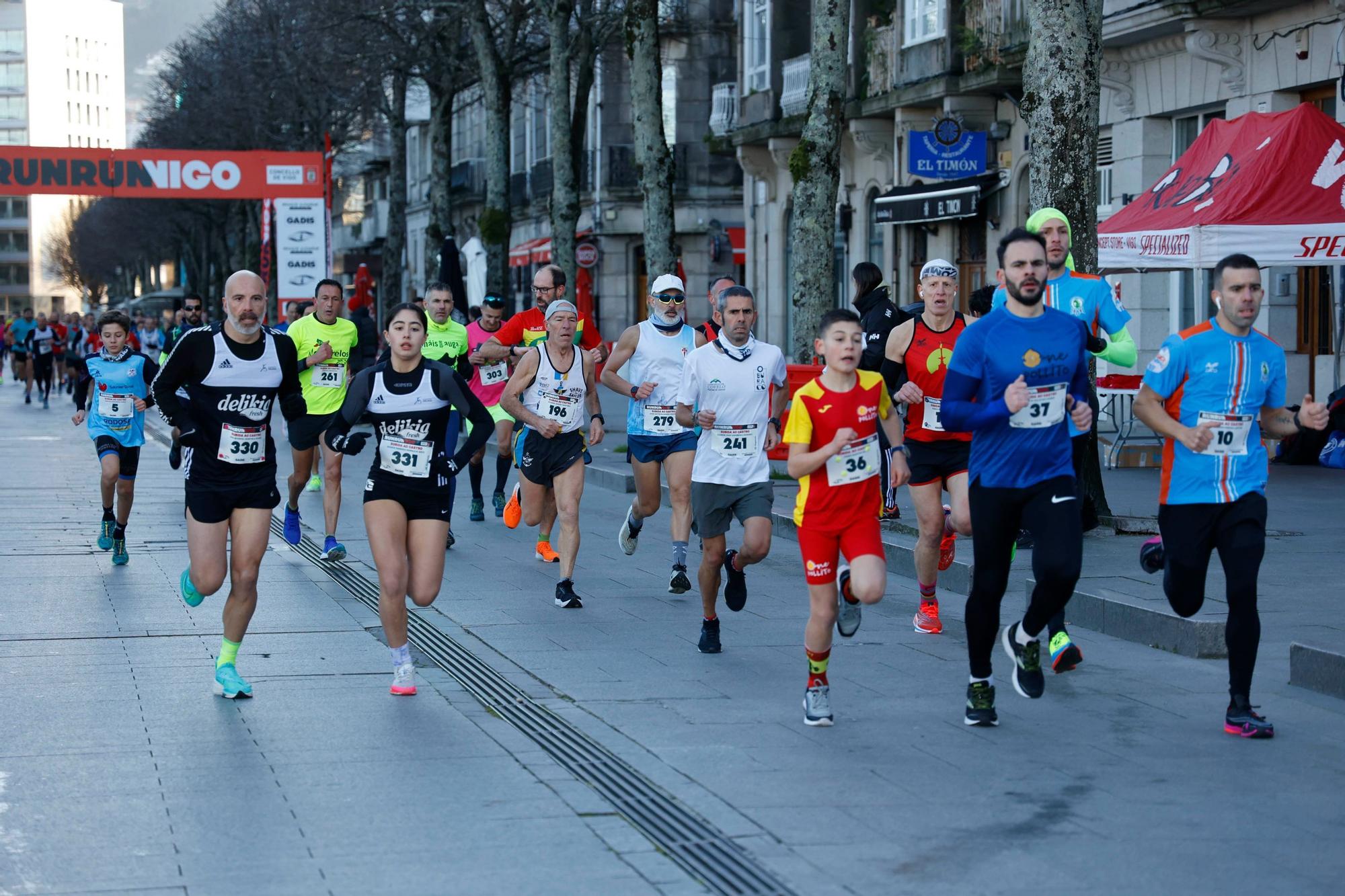 Pisadas de altura en Vigo: cientos de corredores suben O Castro