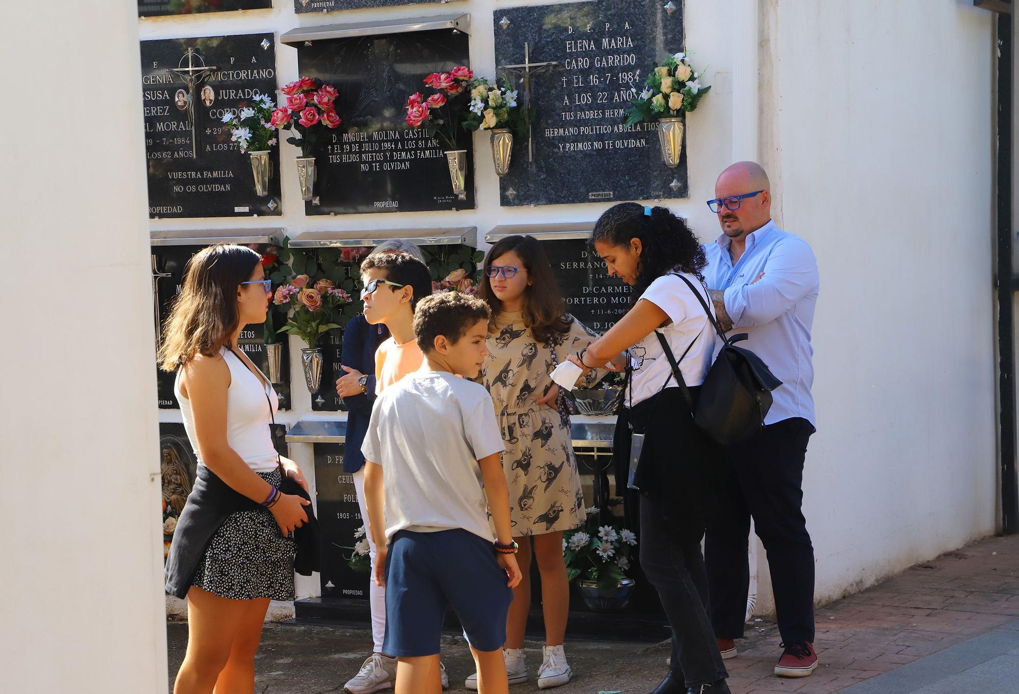 Los cementerios cordobeses cobran vida por el día de Todos los Santos