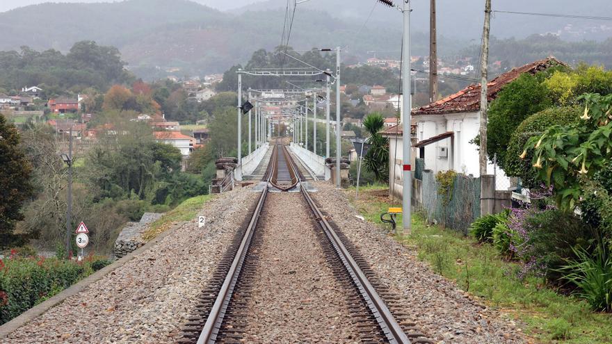 Portugal adjudica los tramos del AVE a Galicia y estudia que sea en vía única