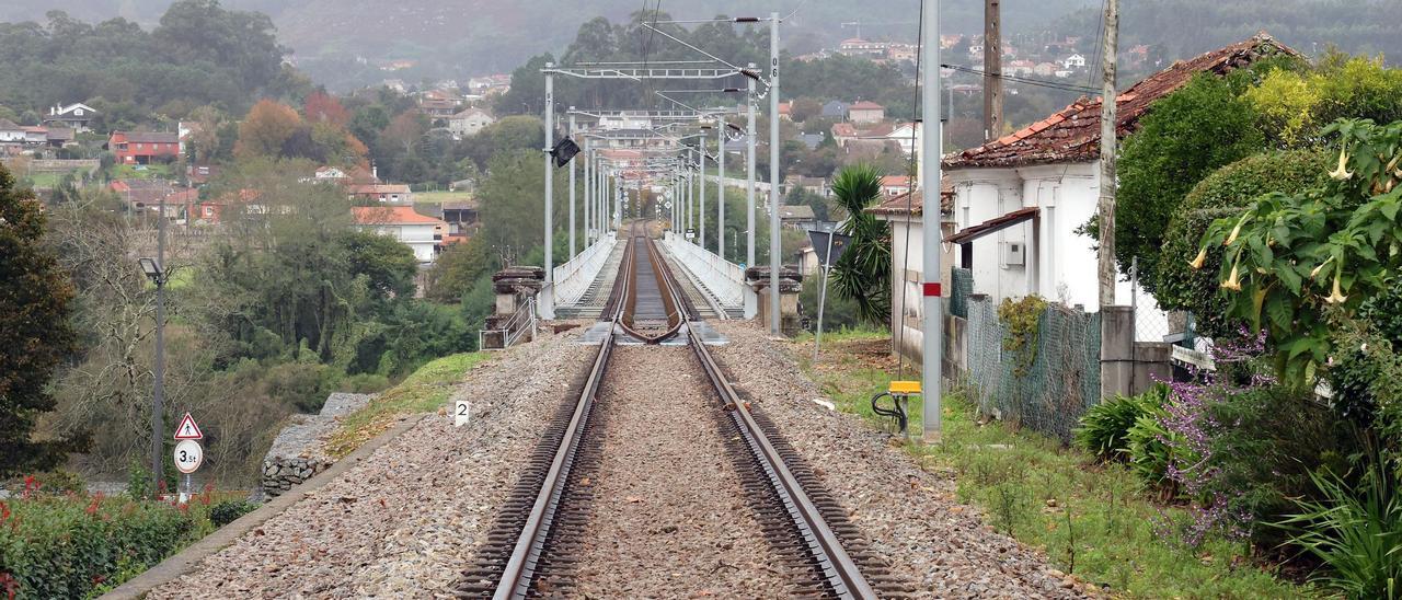 Puente internacional del Miño entre Tui y Valença por donde discurre el Tren Celta actualmente