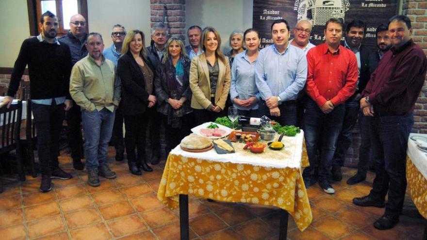 Los asistentes a la presentación de las Jornadas de la matanza de Llanera.