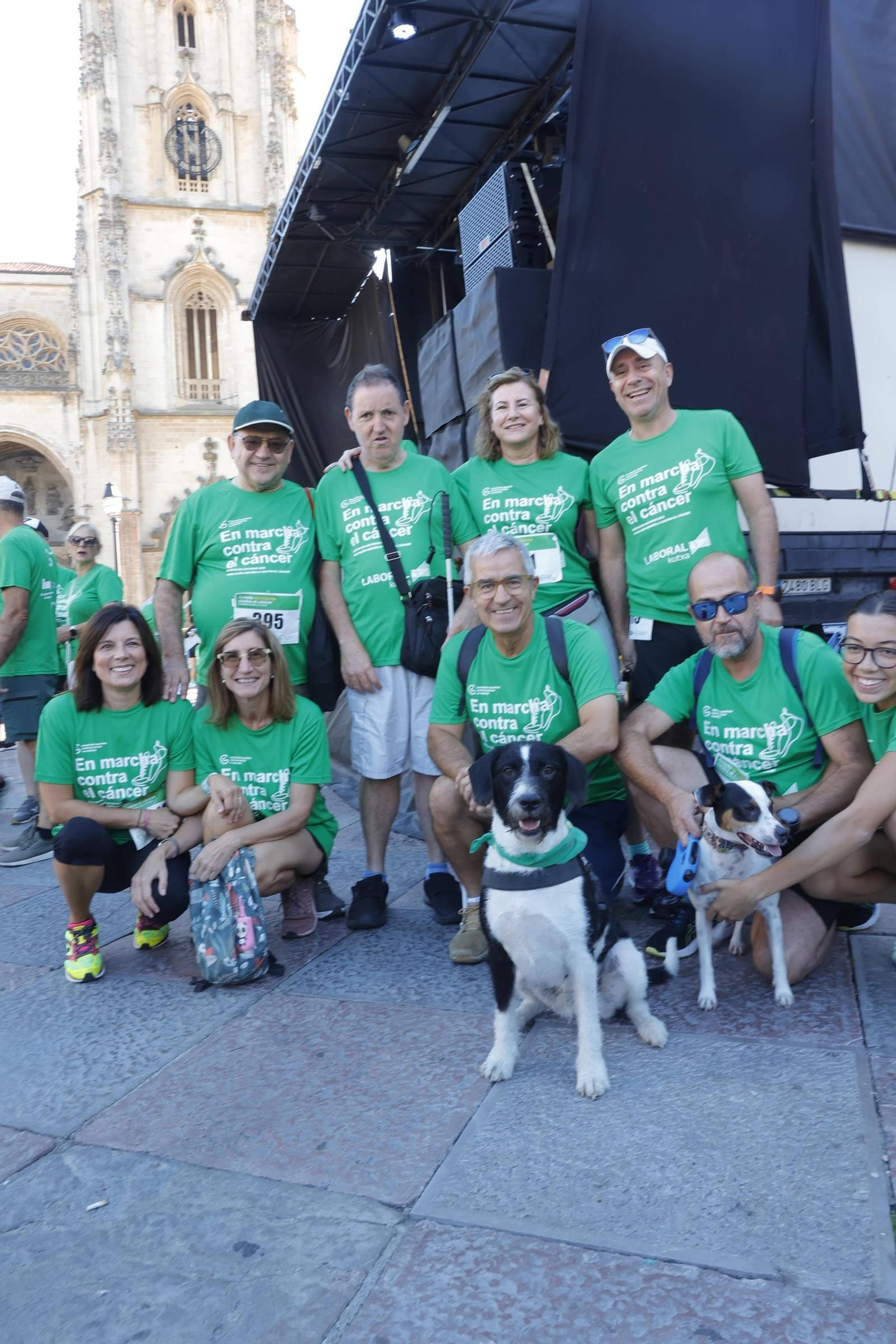 Marea verde de 1.500 corredores contra el cáncer en Oviedo