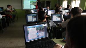 Ordinadors en una aula d’una escola de Terrassa, en una imatge d’arxiu.