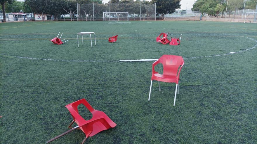 Botellones en el campo de fútbol de Gran Vía de Castelló