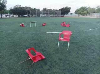 Botellones en el campo de fútbol de Gran Vía de Castelló