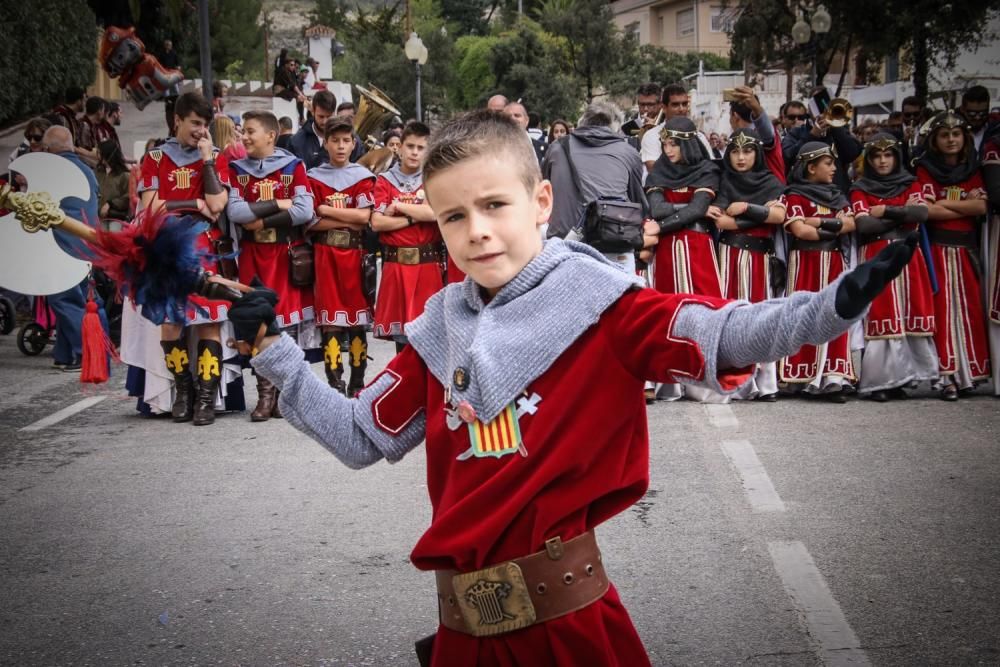 Los niños se convierten en los protagonistas del segundo día de las Fiestas de Moros y Cristianos con el Desfile Infantil.