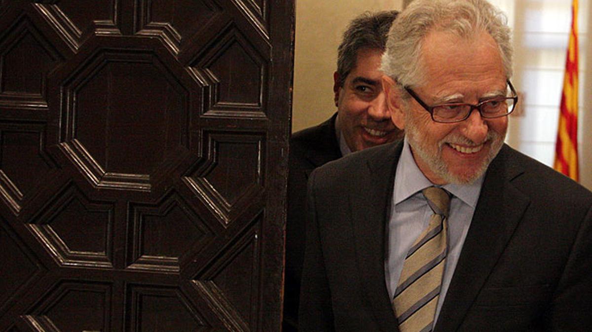 El president del Consell Assessor per a la Transició Nacional, Carles Viver Pi-Sunyer, i el portaveu del Govern, Francesc Homs, parlen sobre el nou informe de l’organisme.