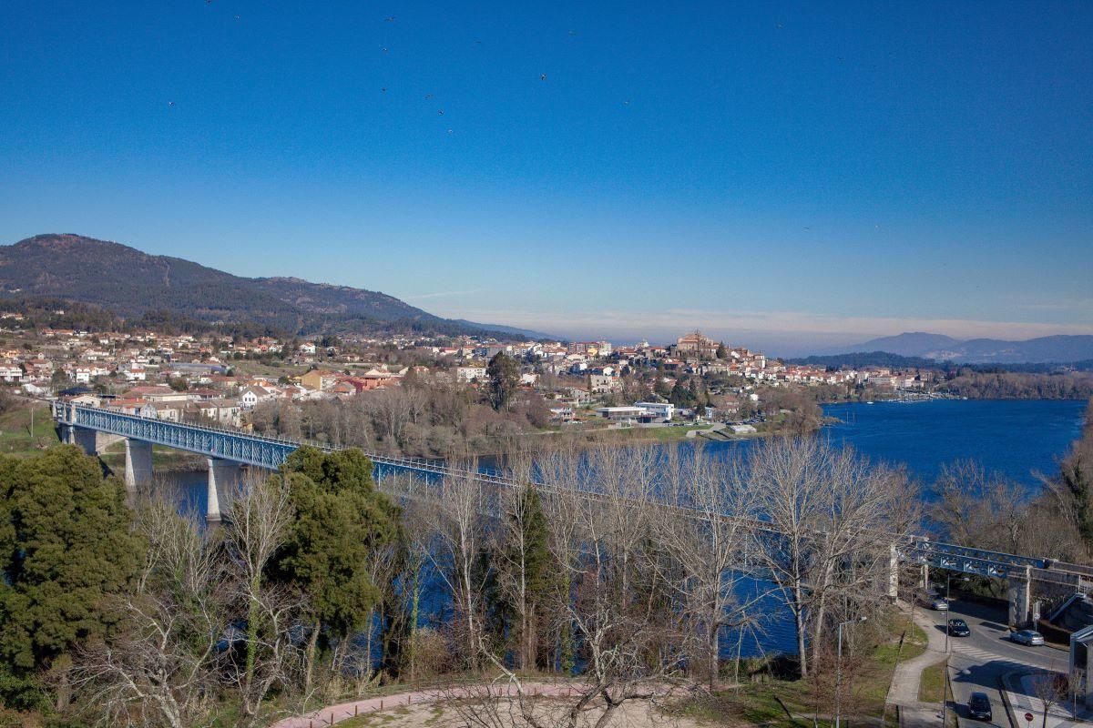 El Puente Internacional une la ciudad portuguesa de Valença con Tui.