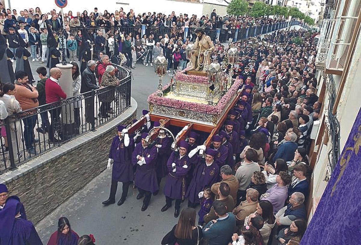 El Jueves Santo procesiona El Abuelito de la escuela granadina del siglo XVIII.