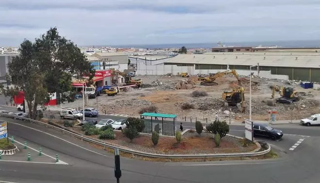El gran cambio del Cruce de Melenara avanza con el derribo de seis naves