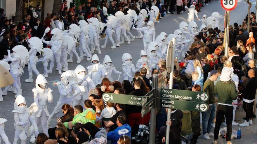 &#039;Planeta S&#039;Olivera&#039;, a su paso por la calle Sant Jaume.