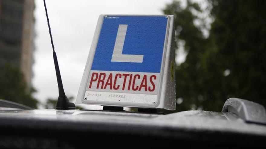 Los jóvenes de Castellón pasan del coche y 
dejan las autoescuelas a medio gas