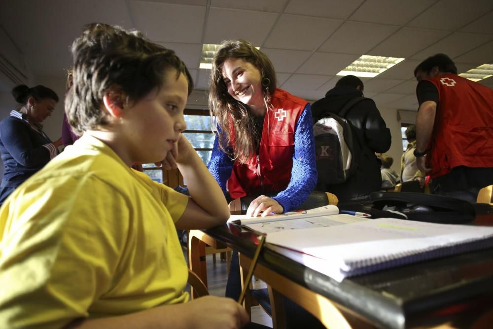 Primer día en las aulas de apoyo escolar en Trubia.