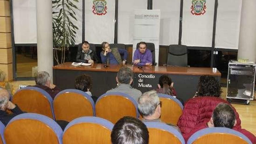 Un momento de la mesa redonda en Moaña. // S. Álvarez