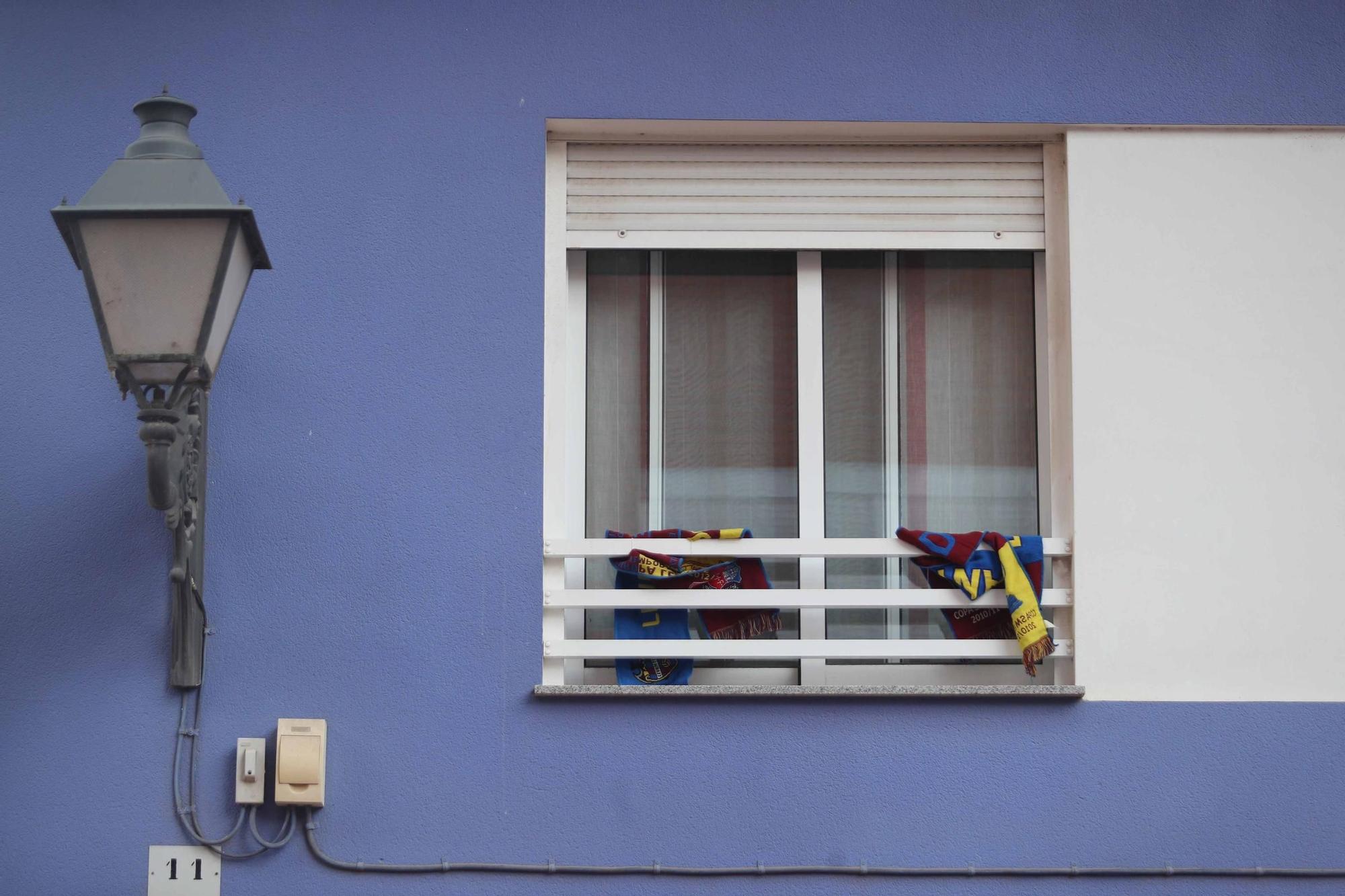 La afición del Levante UD engalana sus balcones