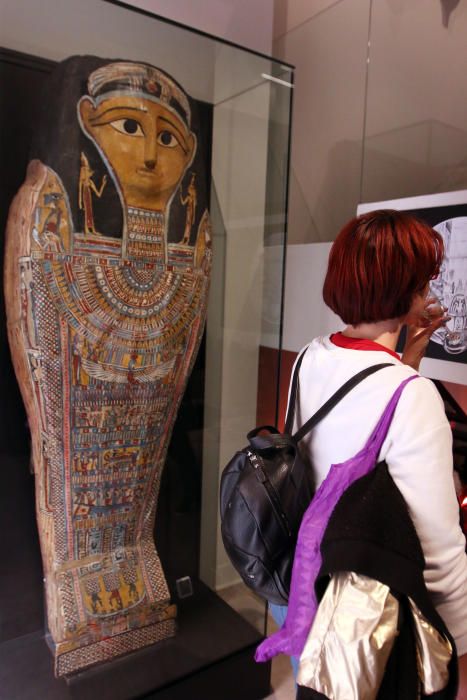 La colección, que hace un recorrido sobre el exilio de los fenicios de Tiro a Málaga, incluye una auténtica momia egipcia.