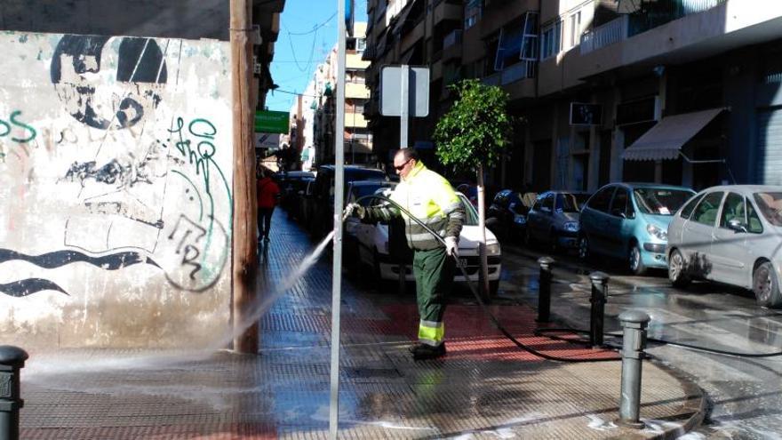 Plan especial de limpieza para las zonas más afectadas por los excrementos de perro en Sant Joan d&#039;Alacant