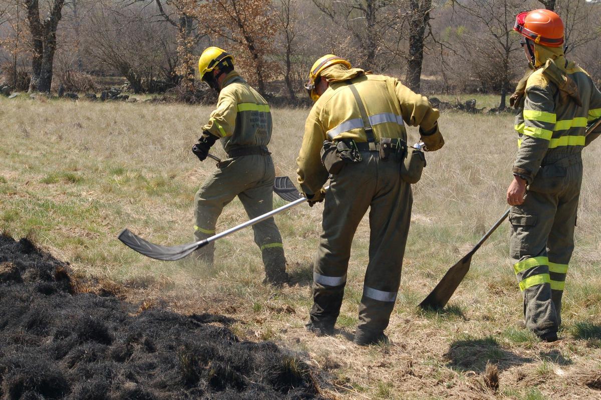 Agengtes de medio ambiente en una quema controlada en la provincia de Zamora