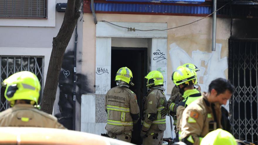 Desalojadas 12 personas en el Coso Bajo de Zaragoza por un incendio en un edificio