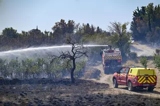 El megaincendio de Francia ya está bajo control pero aún tardará "varios días" en extinguirse
