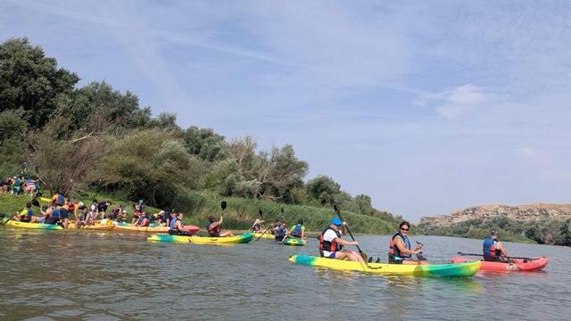 El Club de Montaña Aire Libre  organizaron una jornada de piragüismo.