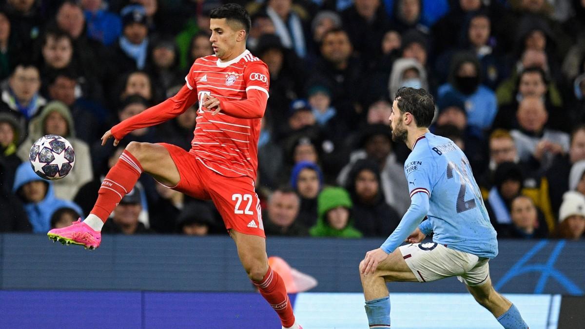 Cancelo, en su regreso al Etihad con la camiseta del Manchester City