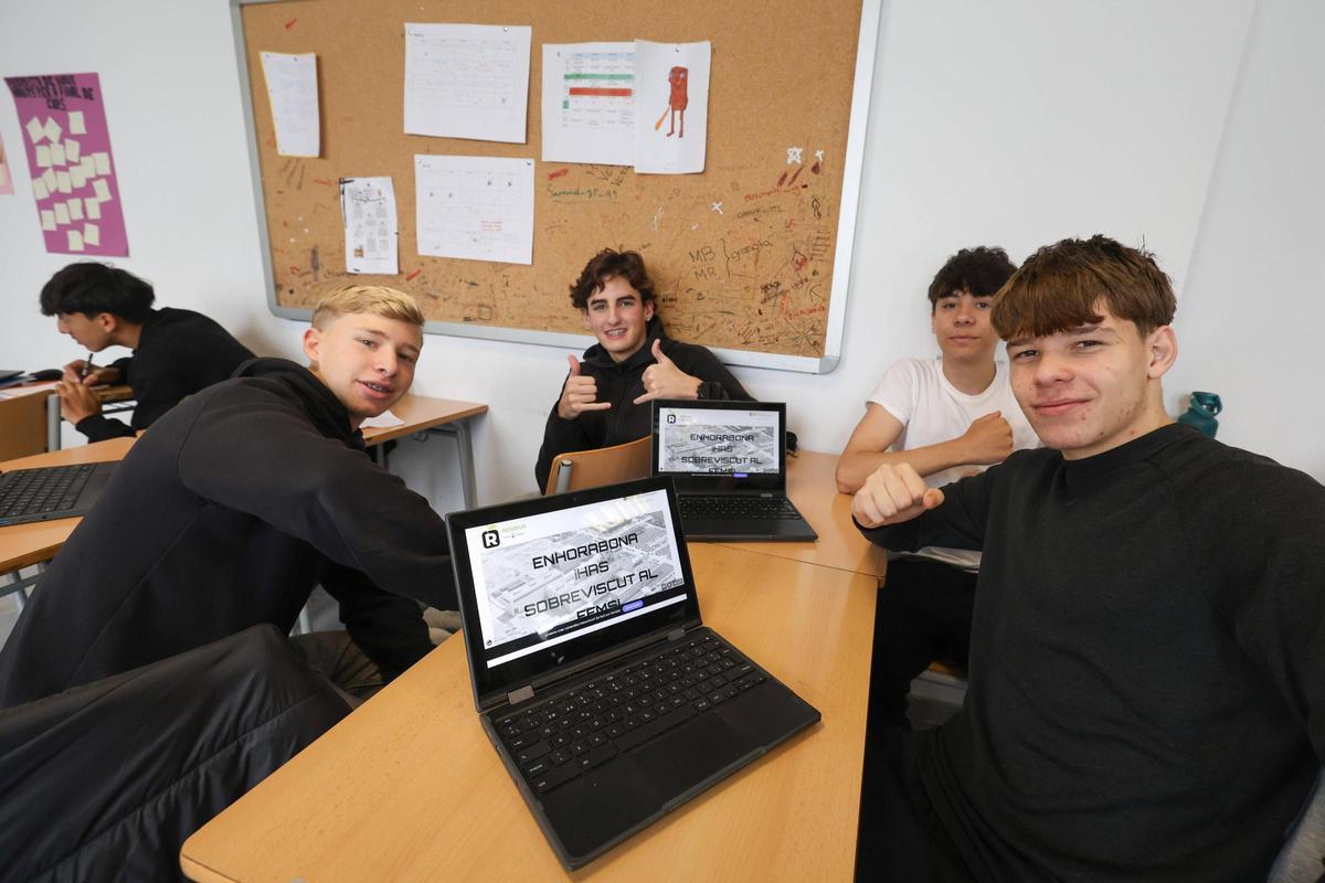Una jornada educativa en el que los estudiantes aprenden y disfrutan en un 'escape room'.