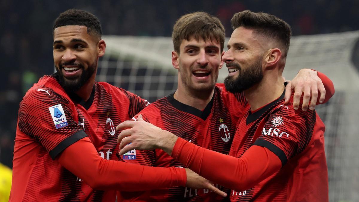 Los jugadores del Milan celebran un gol