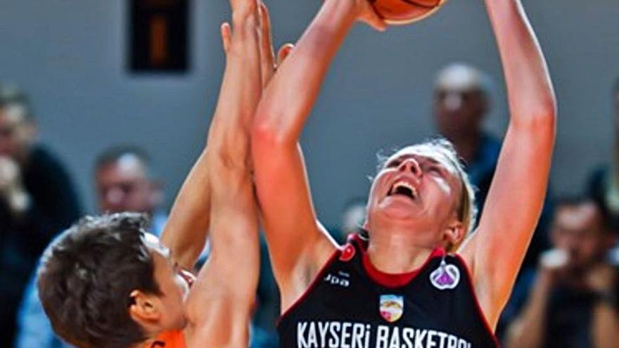 Klaudia Perisa, con la camiseta del Kayseri turco. / FIBA