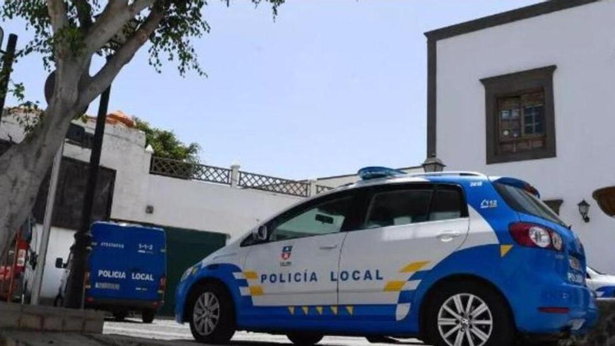 Intenta esquivar un control policial en Telde y acaba arrestado con droga, dinero y una navaja en el coche