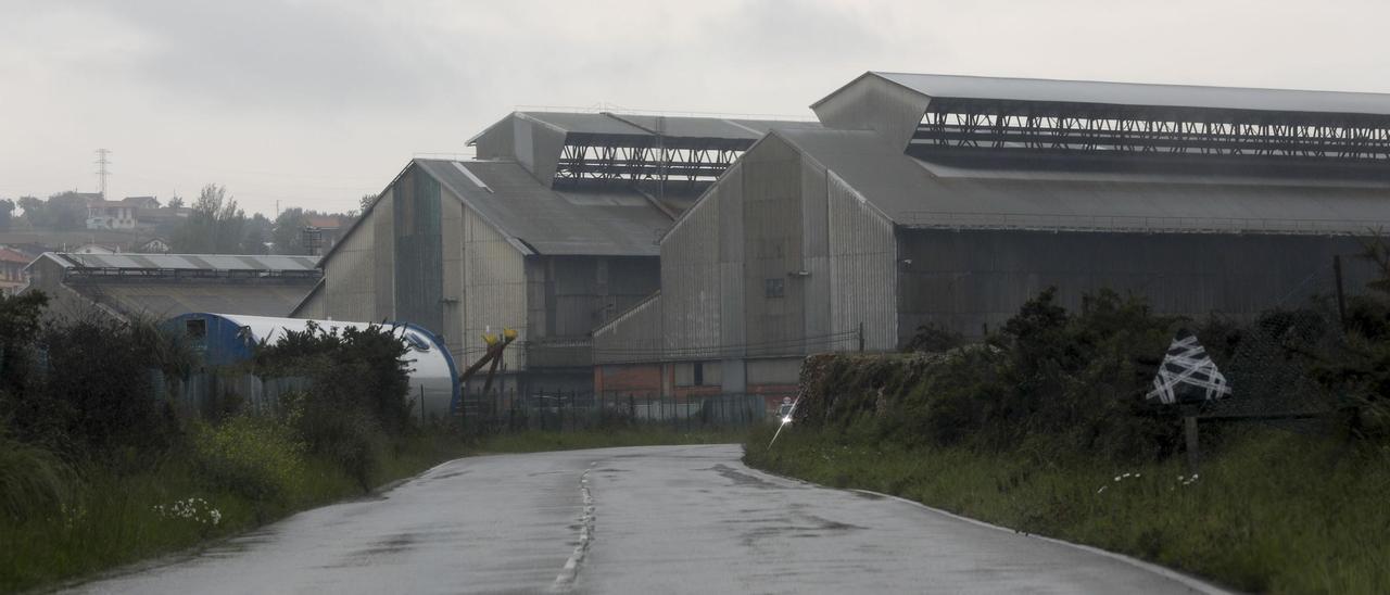 Instalaciones de la fábrica de aluminio de Avilés.