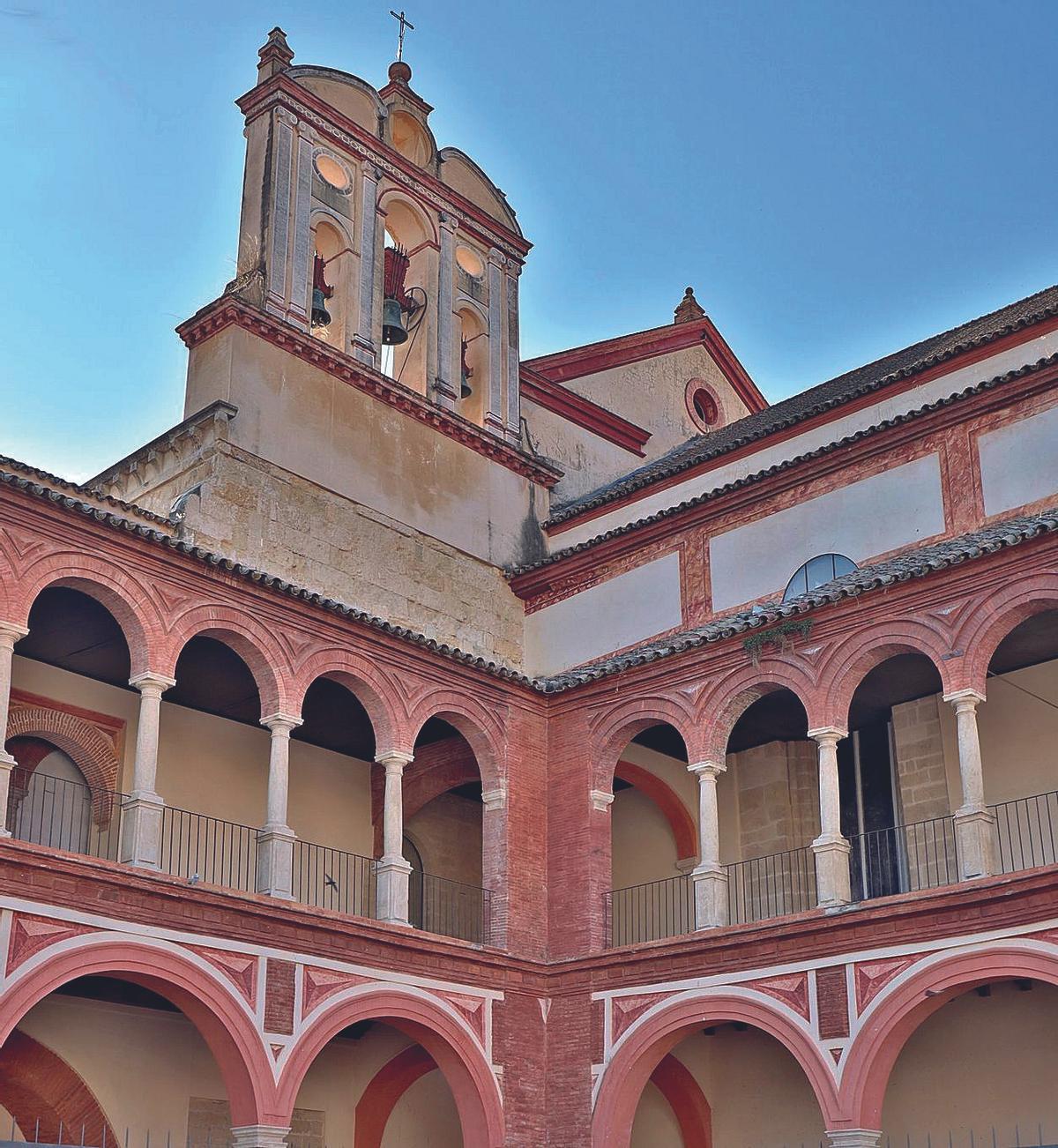 Testigo de la historia. Claustro y espadaña del convento franciscano de San Pedro El Real.